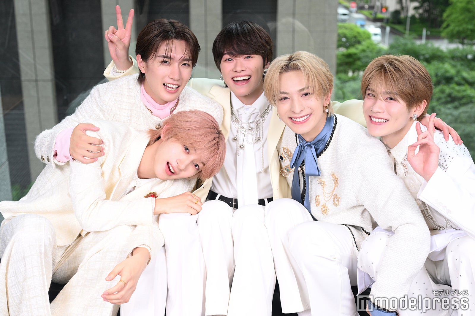 LiKE LEGEND（左下から）NAOYA、山中柔太朗、大橋和也、木村慧人、大久保波留（C）モデルプレス