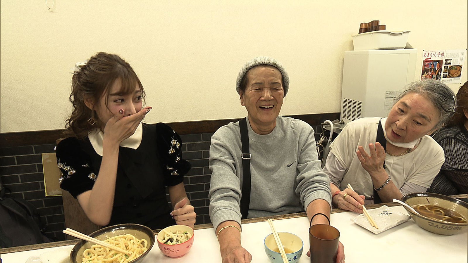 明日花キララ、大阪のおばあちゃんと相席（写真提供：朝日放送テレビ）