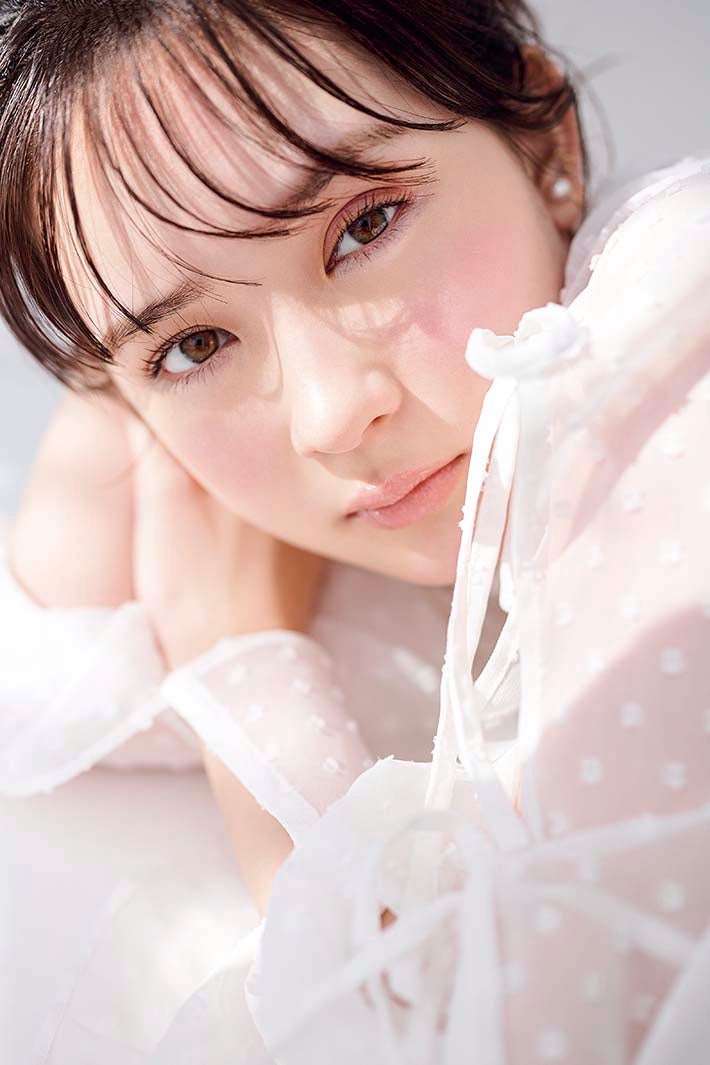 畑芽育、ふわふわ色白美肌の秘訣語る “ダイソン並み”吸引力でスタッフの心鷲掴み