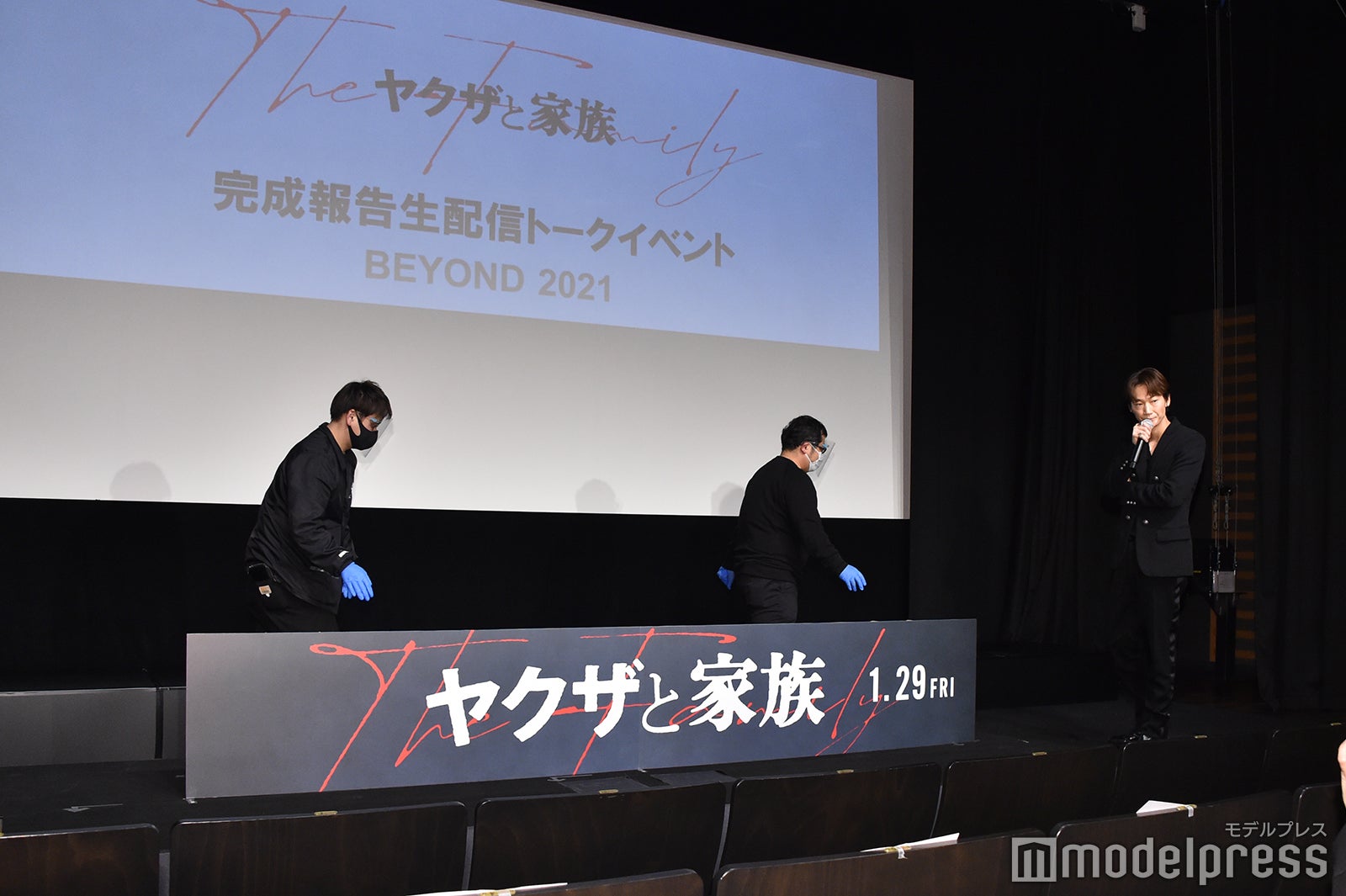 スタッフや報道陣を気にかける優しさ（C）モデルプレス