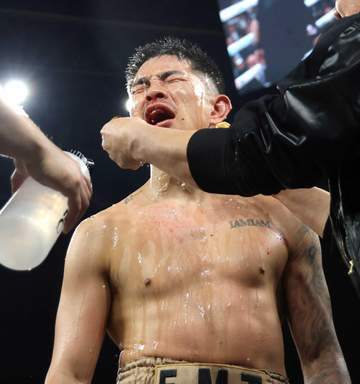 井岡一翔 無念5階級制覇ならず 頭部外傷で試合後は病院直行 拓真には「ありがとう」伝えた37歳 ボクサー人生の岐路