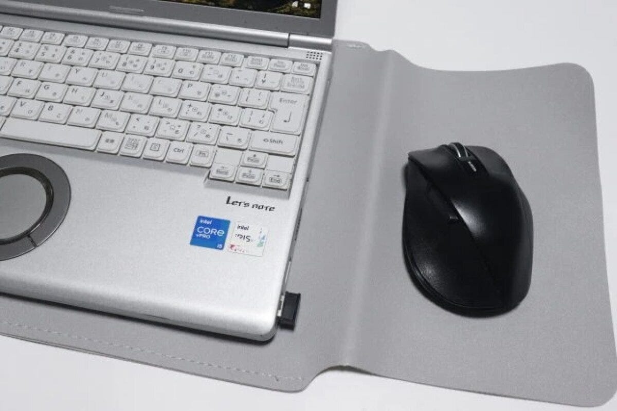 ダイソー マウスパッドになるノートPCケース マウスパッド 使用例 ダイソー マウスパッドになるノートPCケース マウスパッド 使用例