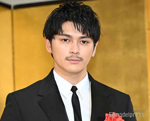 眞栄田郷敦、1番尊敬している先輩がサプライズ登場で感激「改めて頑張ろうという気持ちになった」<2024年 エランドール賞>