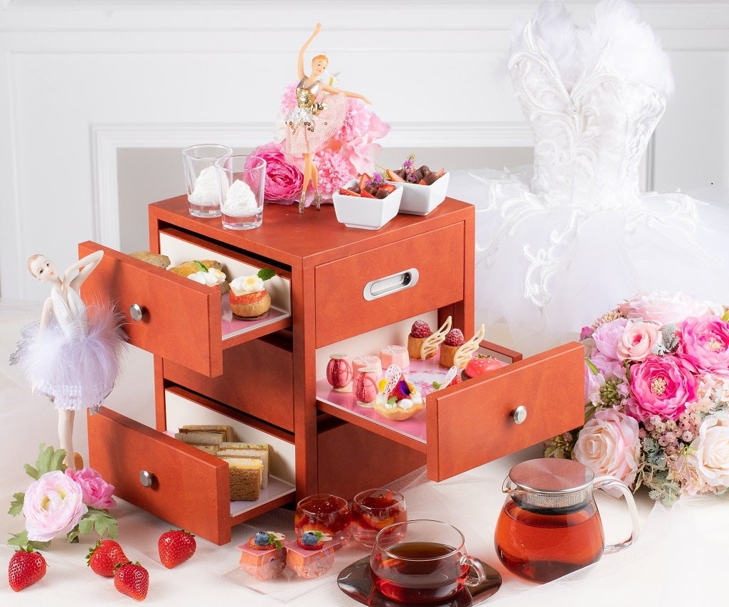 「ダンスwithバレリーナ」をテーマにしたアフタヌーンティーセットも登場／画像提供：ヒルトン大阪