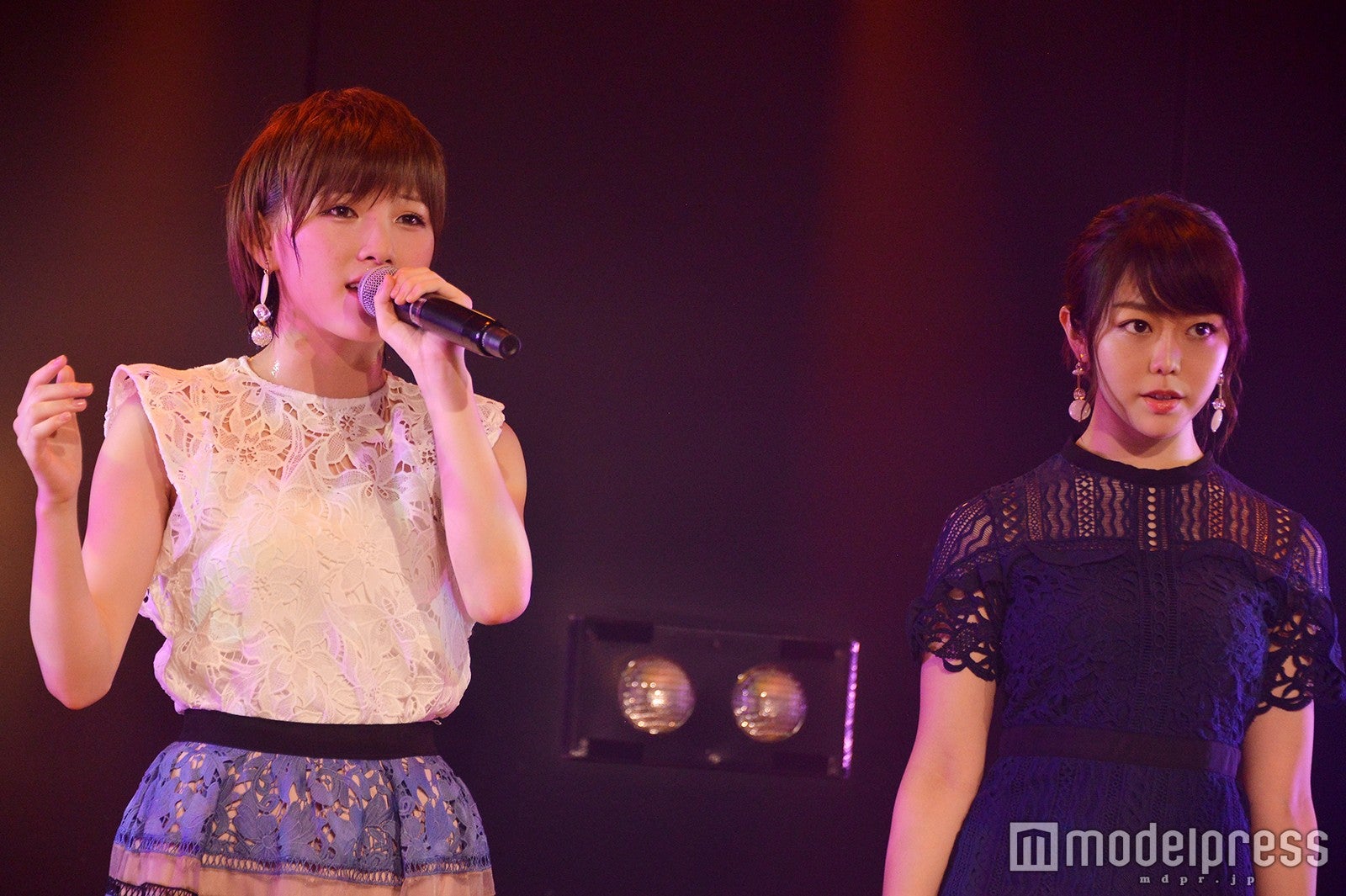 岡田奈々、峯岸みなみ／井上ヨシマサ「神曲縛り」公演（C）モデルプレス