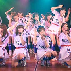 モデルプレス - AKB48「攻撃的」公演開幕 サプライズメンバーも<レポ・セットリスト>