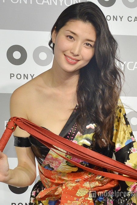 橋本マナミ 美バストのぞくsexy 女王様 で登場 過激調教で 怒られました モデルプレス