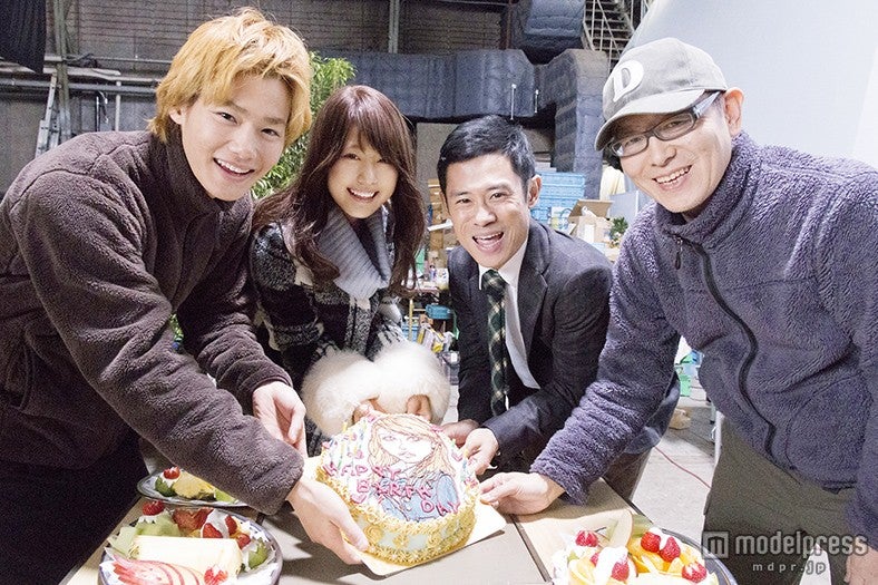 誕生日をサプライズで祝福された有村架純