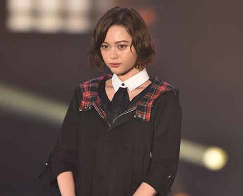 玉城ティナ、笑顔封印ランウェイでクールな魅力<GirlsAward 2015 S/S>
