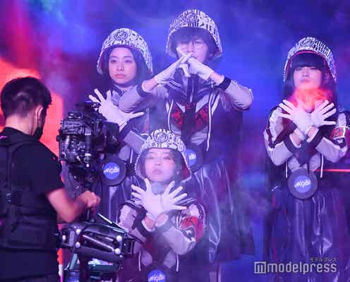新しい学校のリーダーズ、“特撮”モチーフでマントにメッセージ 2年連続出演【第66回輝く!日本レコード大賞】
