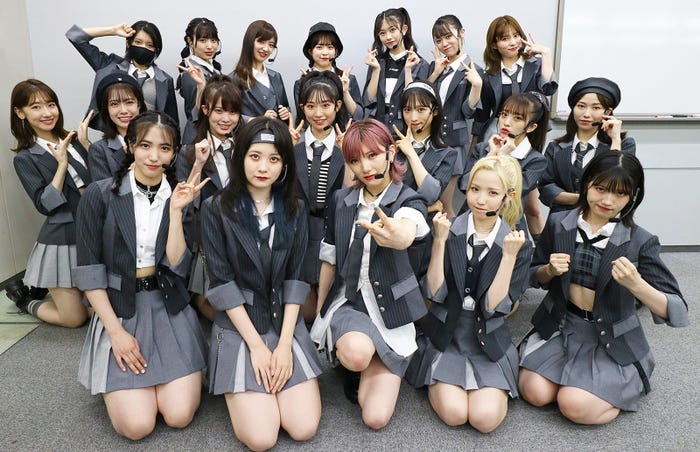 (後列)大西桃香、久保怜音、武藤十夢、倉野尾成美、千葉恵里、西川怜、谷口めぐ(中列)柏木由紀、小田えりな(柏木の代打で出演)、岡部麟、山内瑞葵、小栗有以、向井地美音、横山由依(前列)下尾みう、横山結衣、岡田奈々、本田仁美、村山彩希(C)AKB48