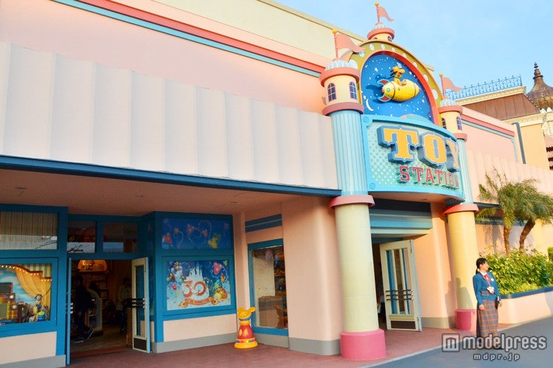 ワールドバザール「トイ・ステーション」ショーウィンドウ