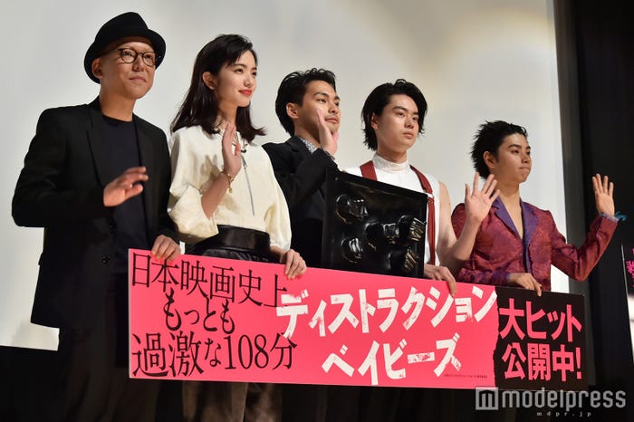 (左から)真利子哲也監督、小松菜奈、柳楽優弥、菅田将暉、村上虹郎(C)モデルプレス