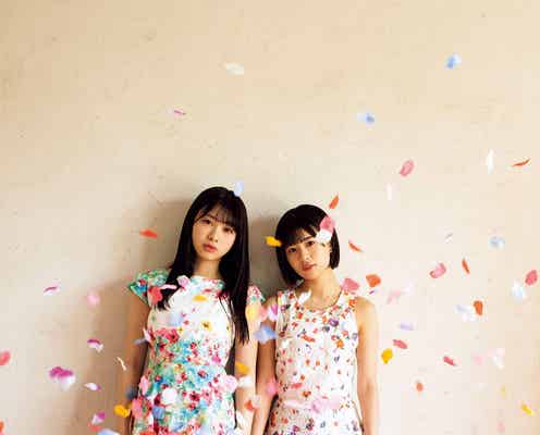日向坂46松田好花&富田鈴花、花びらに囲まれた仲良しショット