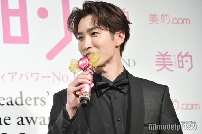 ステージにまだ居たいオーラを出す渡辺翔太(C)モデルプレス