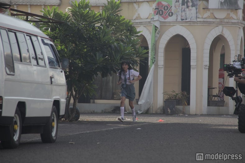 JKT48（ミュージックビデオ「Heavy Rotation」メイキングカット）