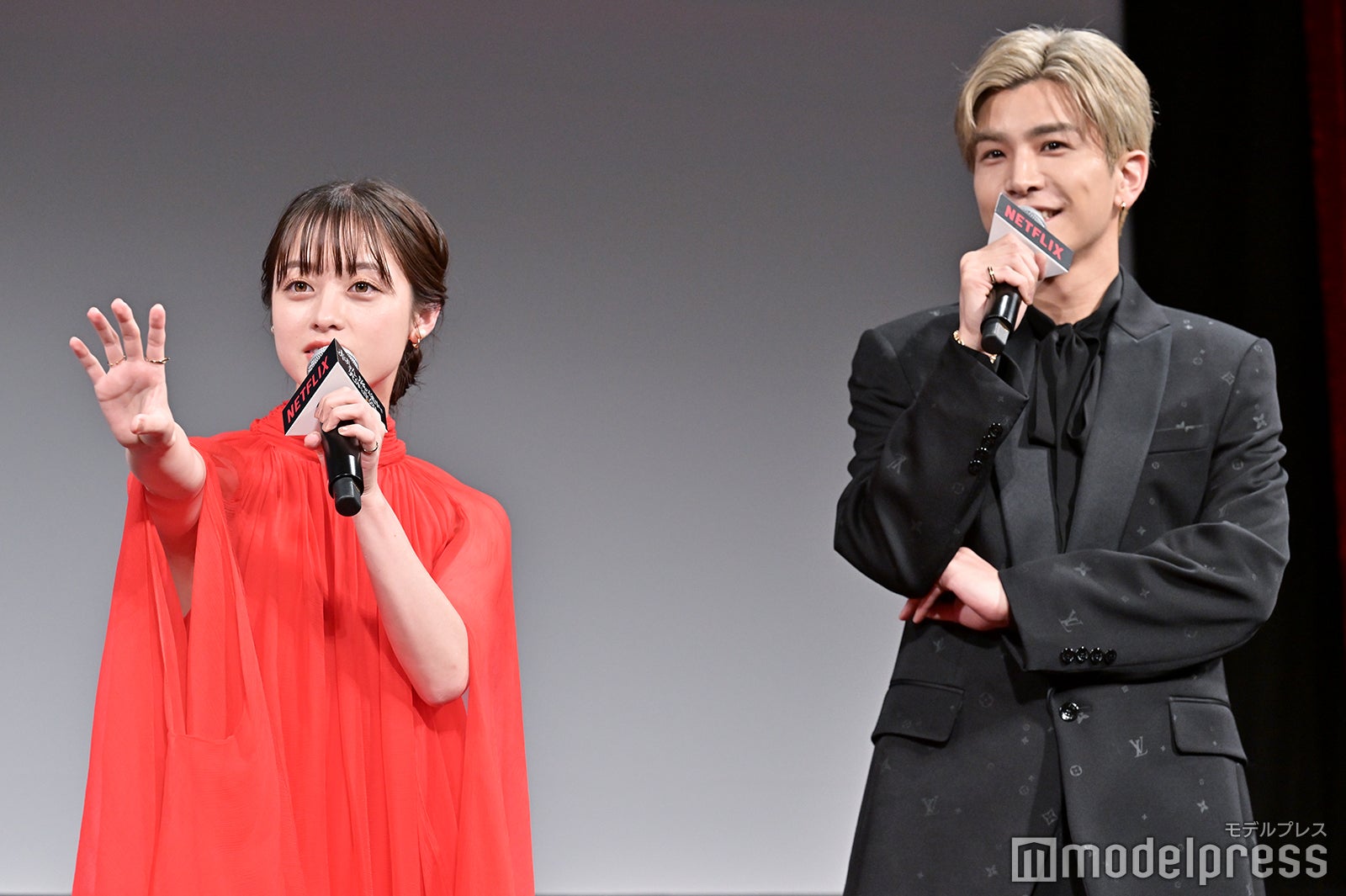 橋本環奈、岩田剛典（C）モデルプレス