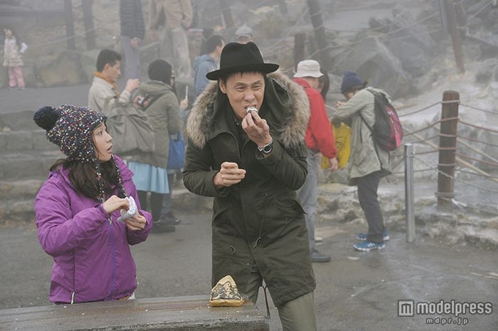 (左から)大島優子、大倉孝二(C)2015 東映ビデオ