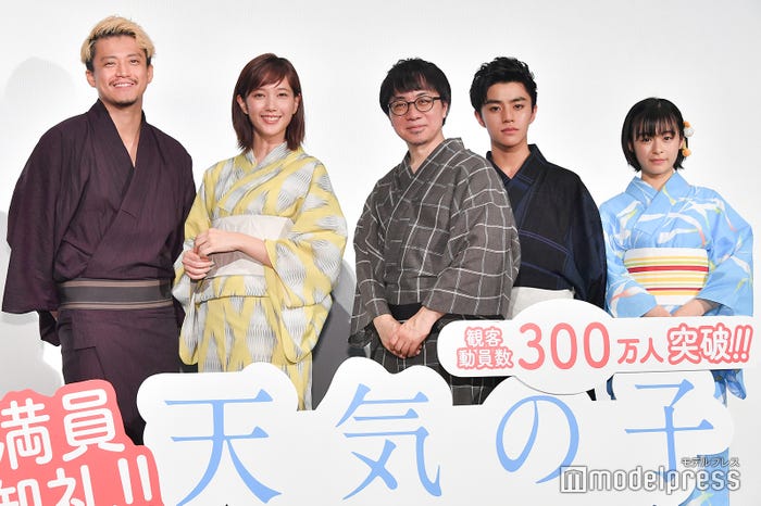 小栗旬、本田翼、新海誠監督、醍醐虎汰朗、森七菜 (C)モデルプレス