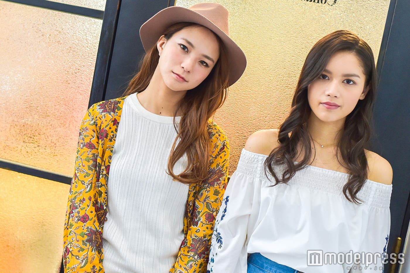 (左から)Leola、Anly (C)モデルプレス