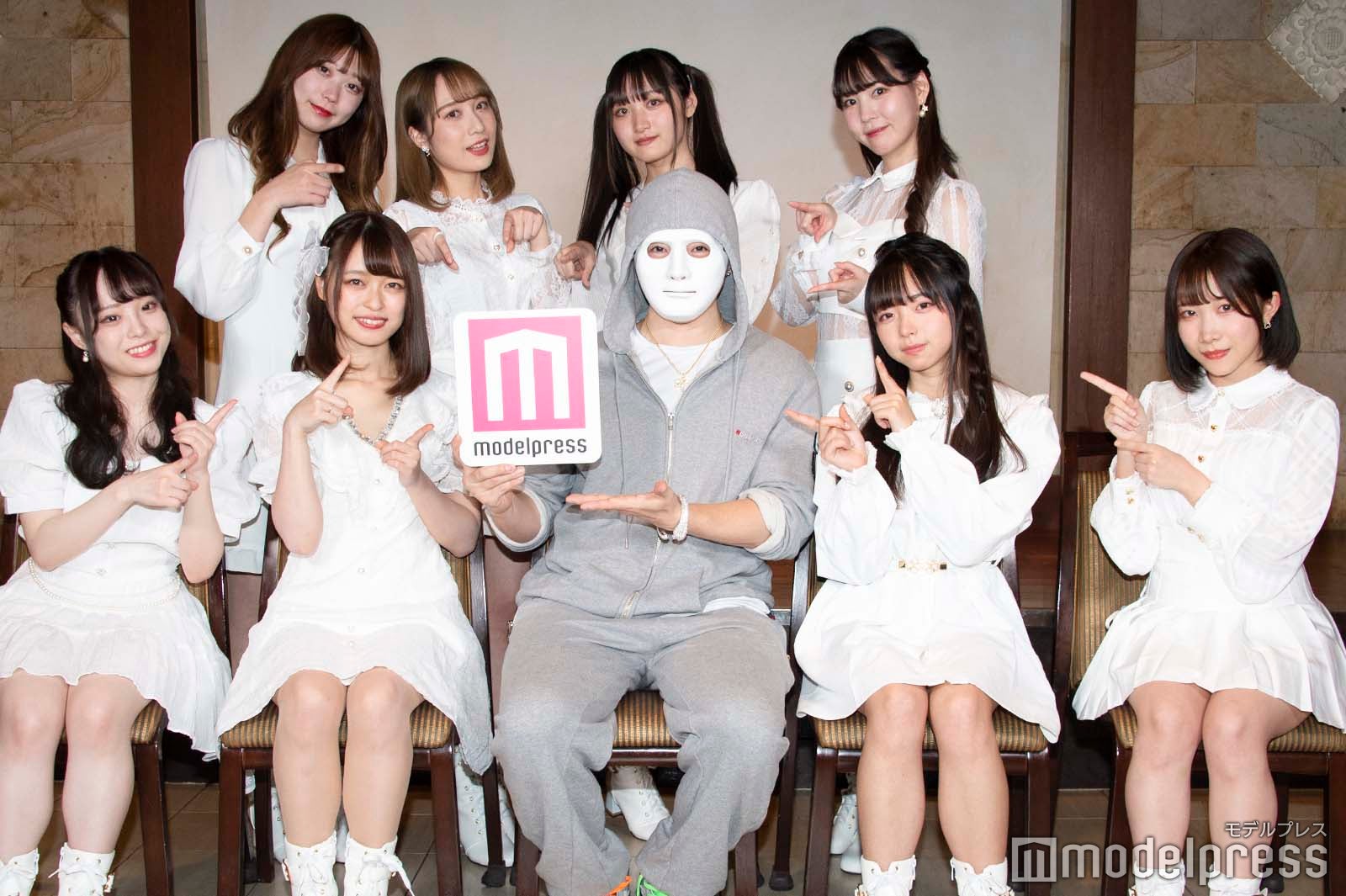 ラファエル（下段中央）、べいびーサたん （C）モデルプレス