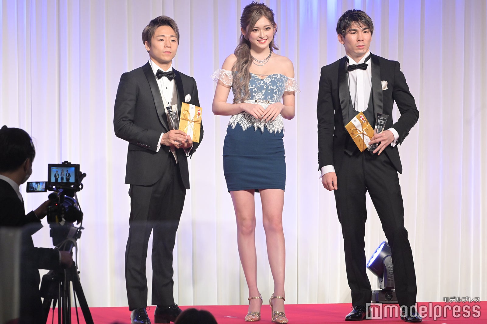 武尊選手、ゆうちゃみ、レオナ・ぺタス選手（C）モデルプレス