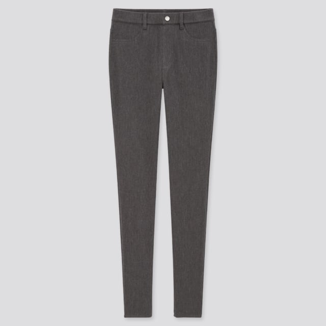 グレーのレギンスパンツ