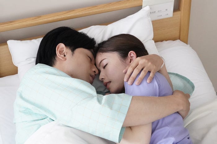 中島健人、小芝風花 「彼女はキレイだった」第9話より(C)カンテレ・フジテレビ