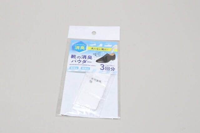 セリア　靴の消臭パウダー