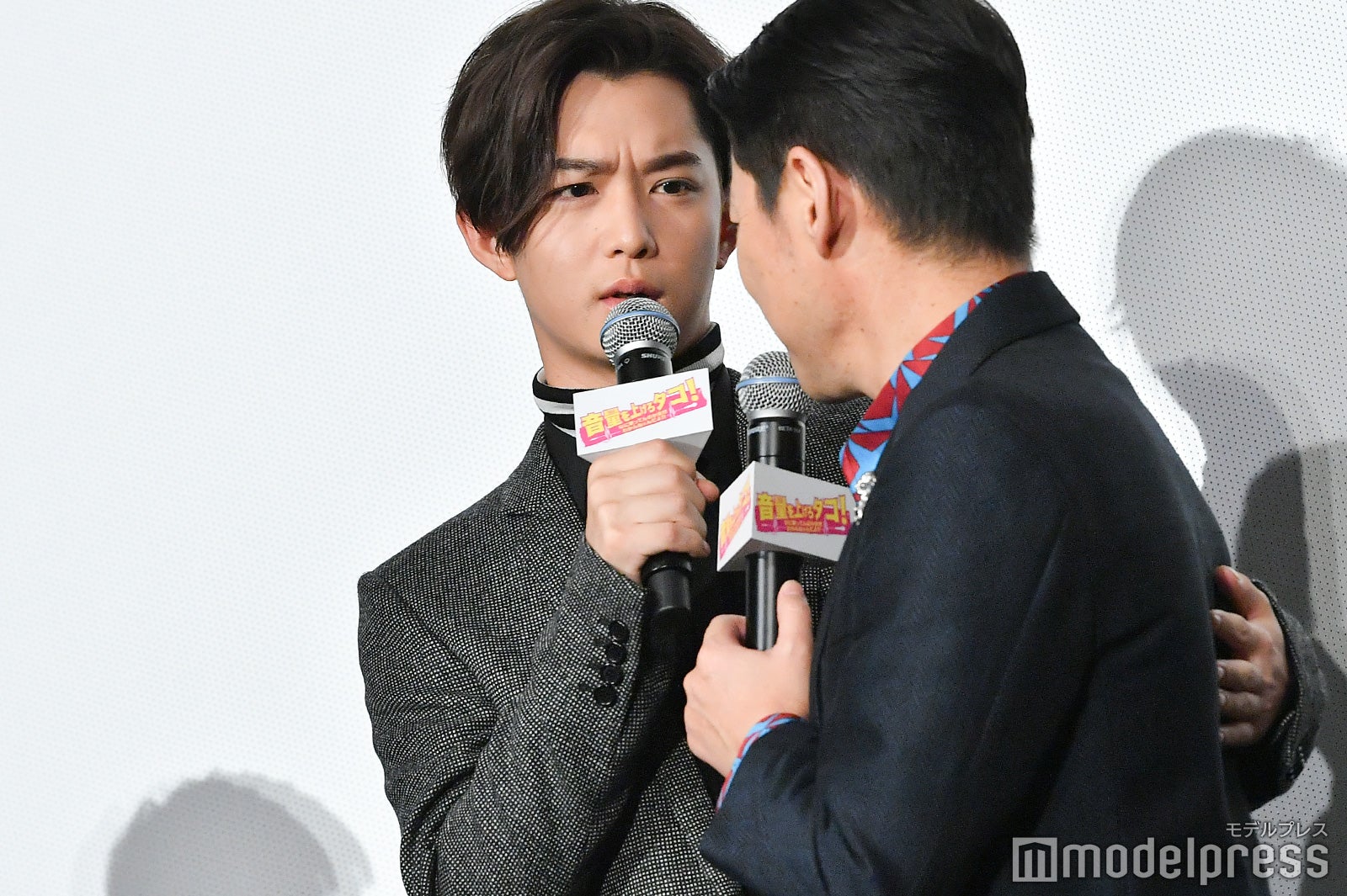阿部サダヲとの距離が近い千葉雄大 （C）モデルプレス