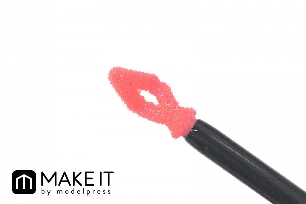 スパチュラはピンクの唇型 (C)メイクイット