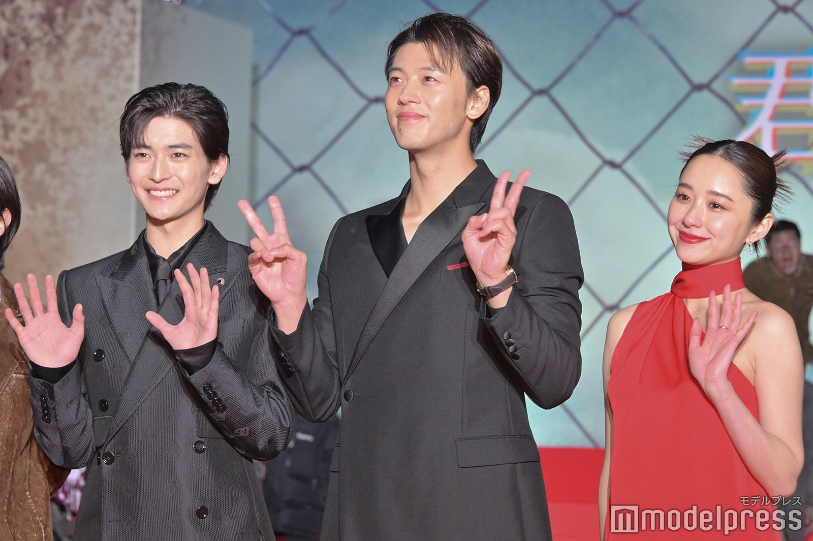 高橋文哉、竹内涼真、堀田真由（C）モデルプレス