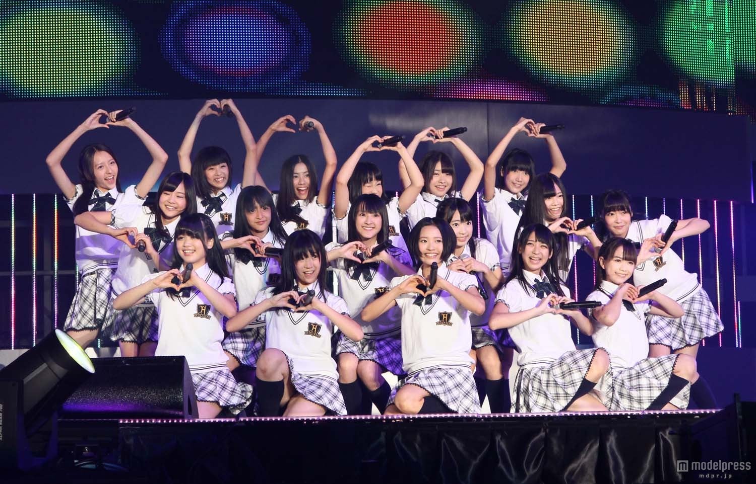a-nationでパフォーマンスをするHKT48