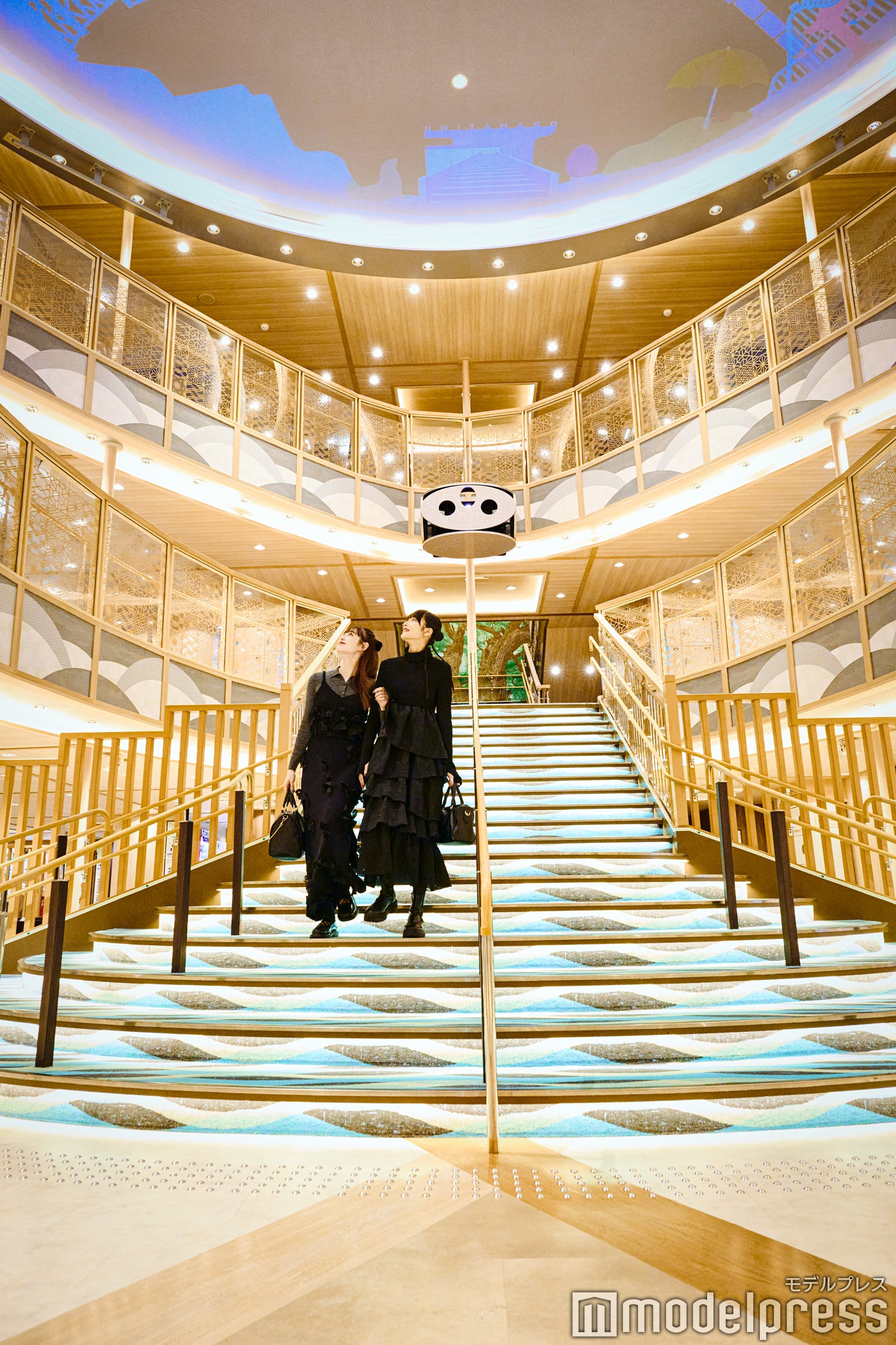 「すごい！」思わず声が出てしまう2人（C）モデルプレス