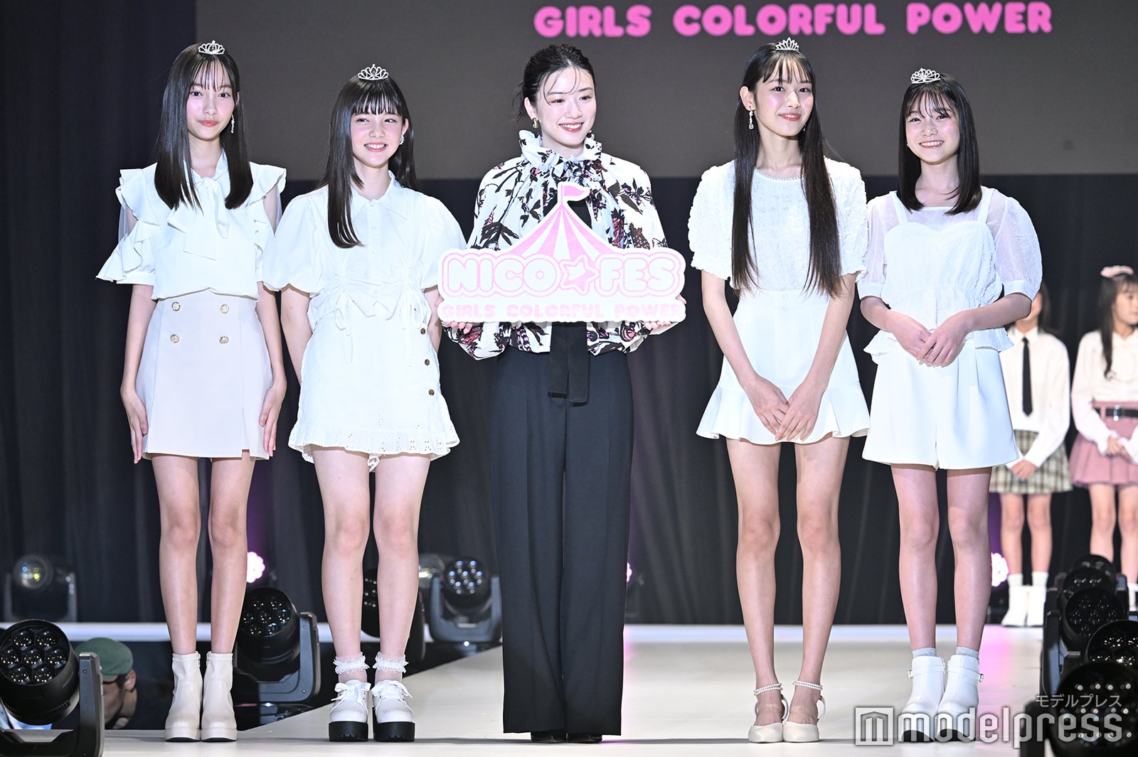 （左から）上妻美咲、松尾そのま、永野芽郁、十文字陽菜、梨里花（C）モデルプレス