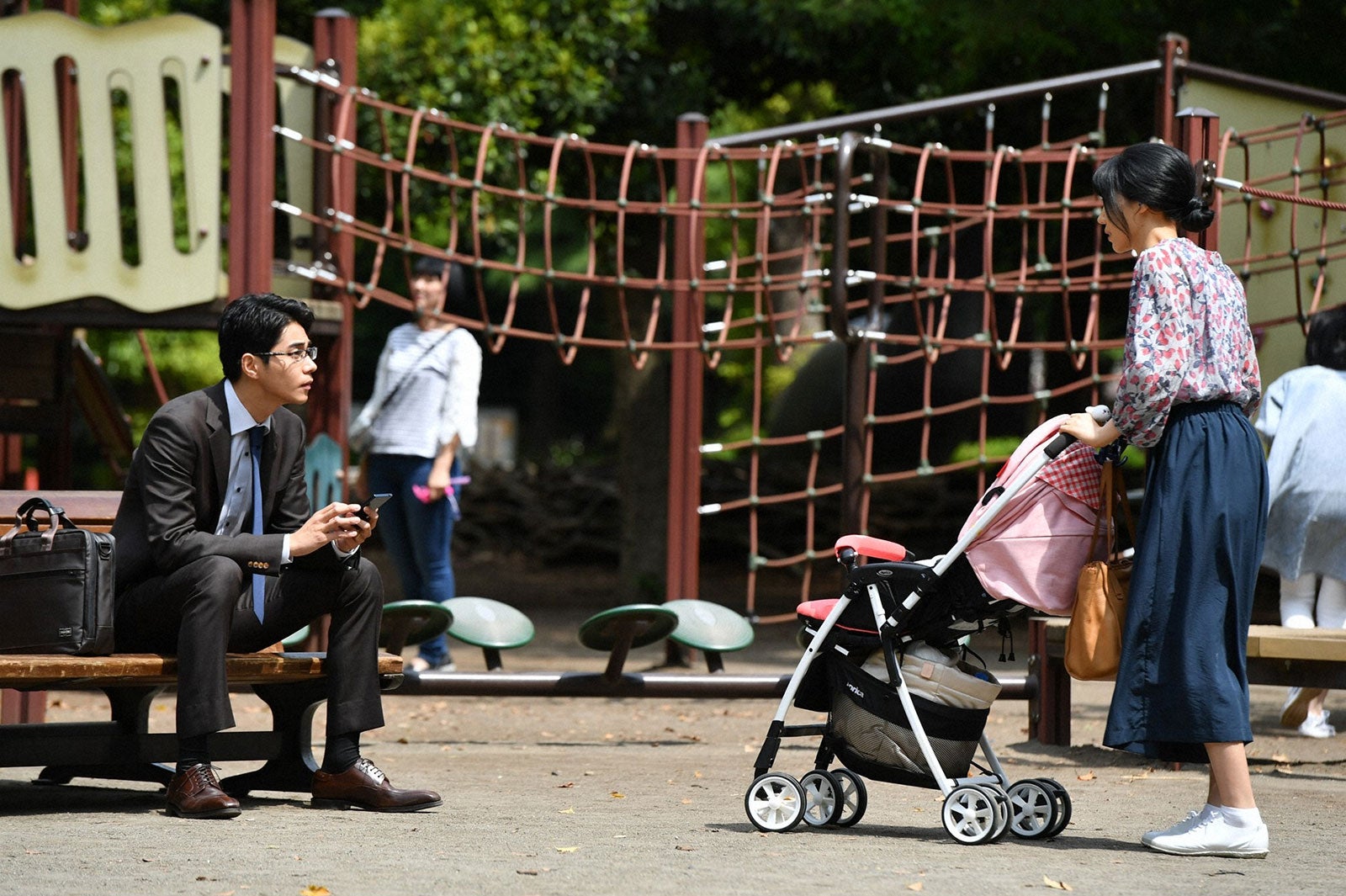 東出昌大、仲里依紗／「あなたのことはそれほど」第6話より（画像提供：TBS）
