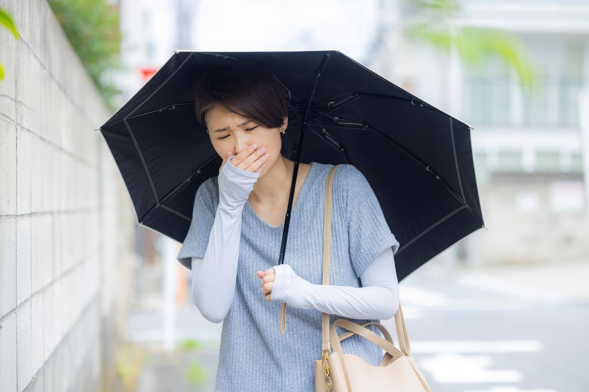 【梅雨対策】通勤途中の体調不良は「労災」になる!?｜第11回 知っておきたい労災保険