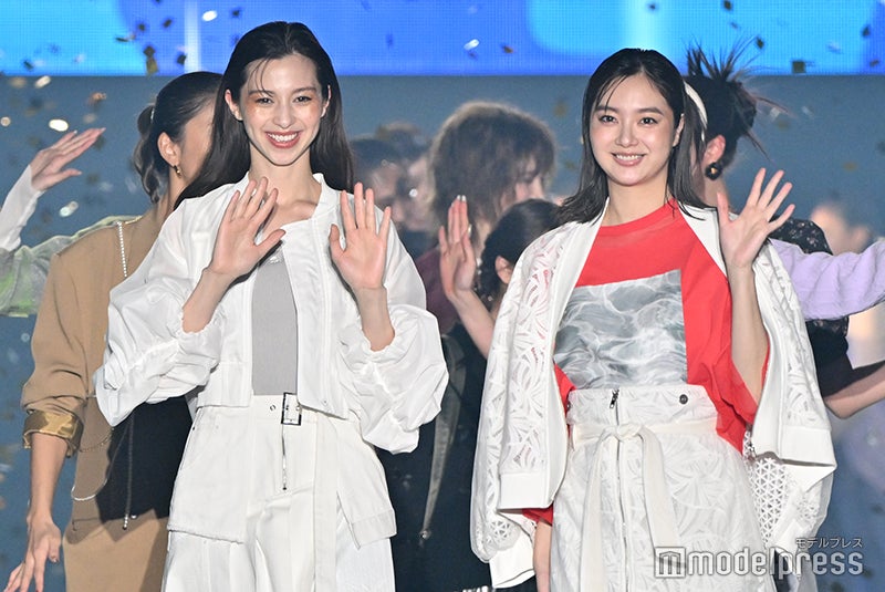 中条あやみ、新川優愛／グランドフィナーレの様子（C）モデルプレス