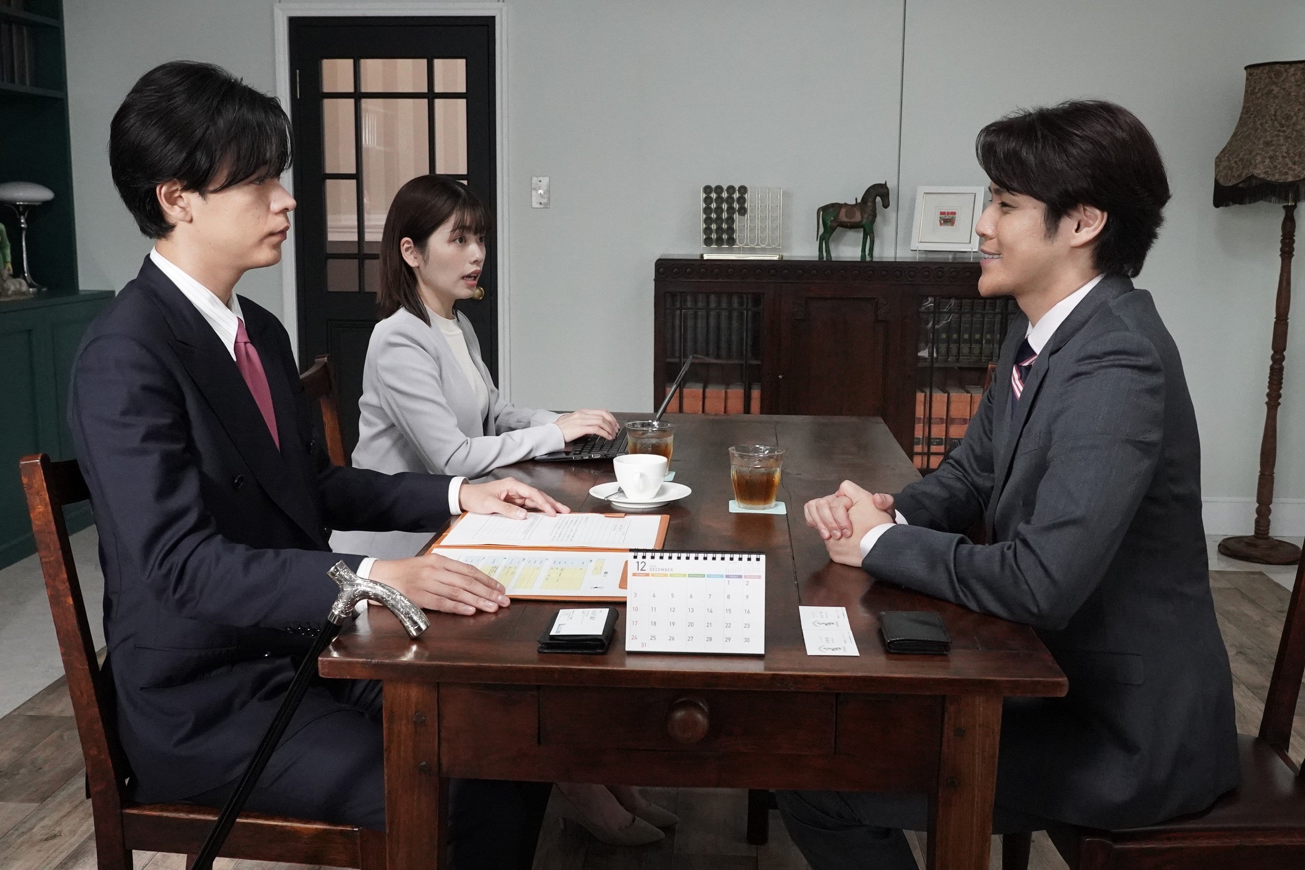 （左から）成田凌、小芝風花、宮野真守「転職の魔王様」第6話より（C）カンテレ