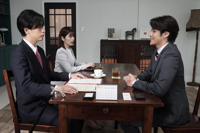 (左から)成田凌、小芝風花、宮野真守「転職の魔王様」第6話より(C)カンテレ