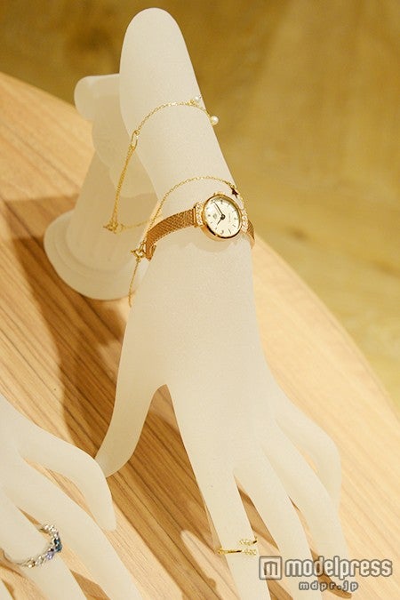 【OFF】定番のローズゴールドメッシュベルトは華奢な女性らしさを演出