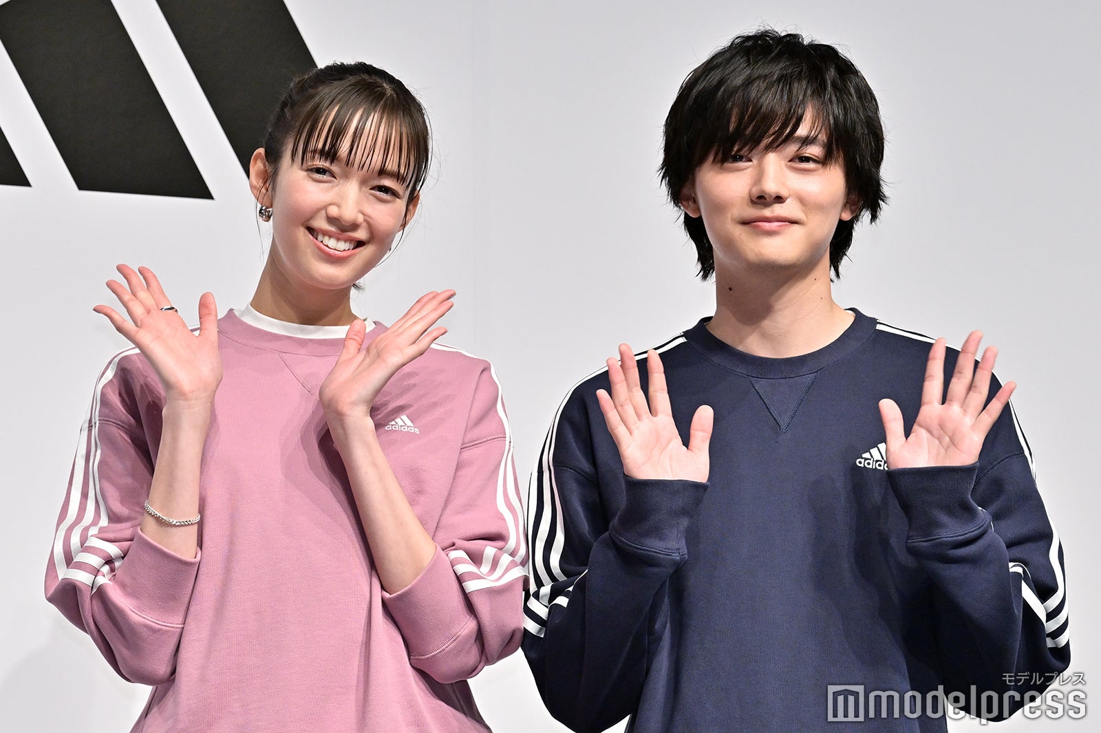 佐藤栞里、櫻井海音（C）モデルプレス