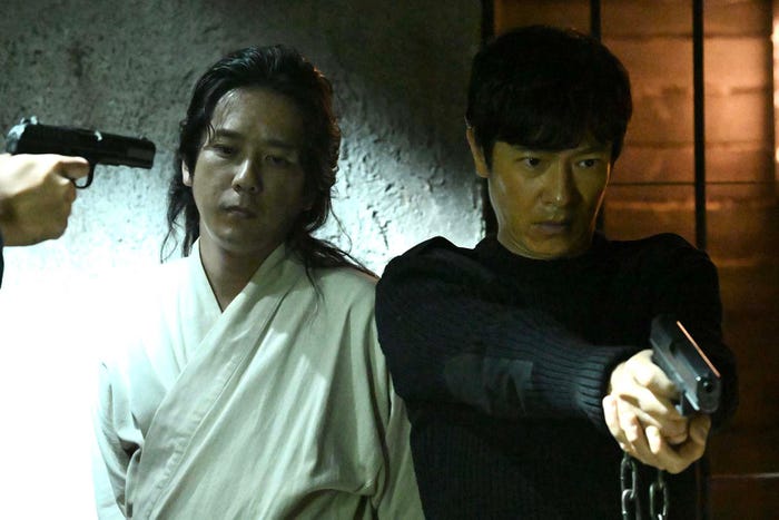 二宮和也、堺雅人「VIVANT」第8話より(C)TBS