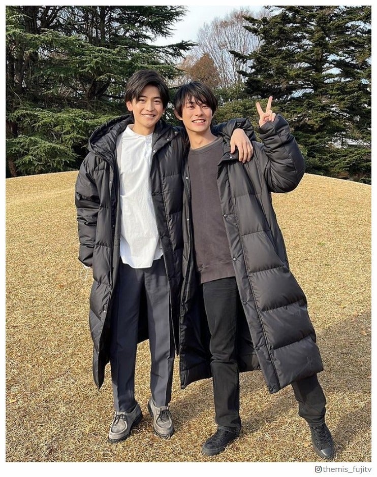 高橋文哉＆前田拳太郎、“仮面ライダーコンビ”2ショット公開「令和ライダー最高」「激アツすぎる」の声