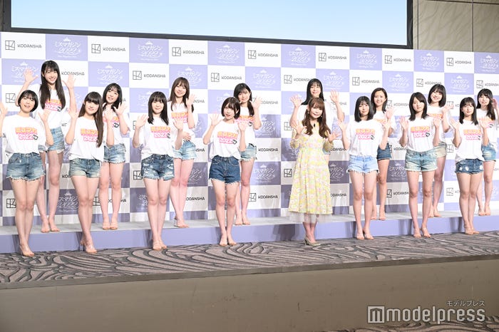 (1列目左から)船井美玖、田島怜華、相垣梨々花、三野宮鈴、中川翔子、Ayua、長山莉々、斉藤里奈(2列目左から)瑚々、麻倉瑞季、藤本沙羅、金井柚那、藤井友美、山田麗華、咲田ゆな、加藤舞 (C)モデルプレス