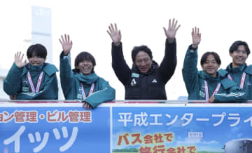 青学大・原監督が“出馬”否定「決して選挙には出ませんのでご安心いただければ」 相模原市での箱根駅伝優勝パレードに3万人超