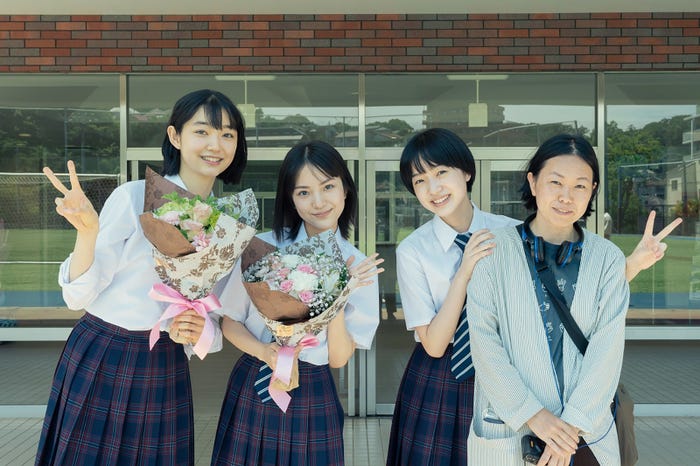 小宮山莉渚、伊礼姫奈、早瀬憩、瀬田なつき監督(C)2024 ヤマシタトモコ・祥伝社/「違国日記」製作委員会