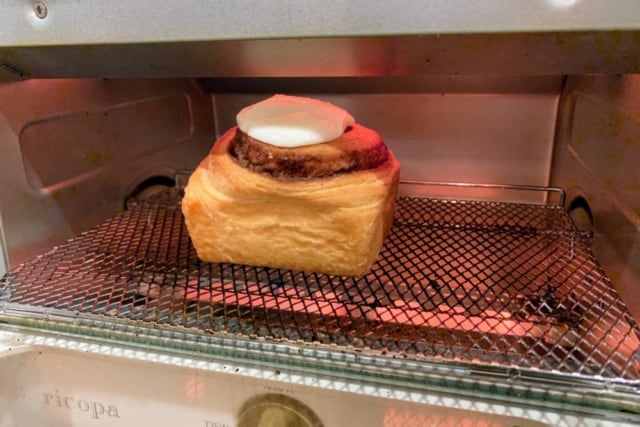 カルディ シナモンロールトースターで温め