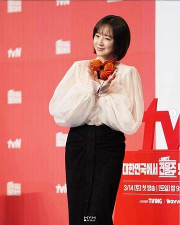 韓国人気女優がドラマ会見で同じ服着用と話題 人気の高級ブランド、1カ月後に若手女優が同じ服で登場し注目集める