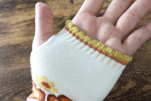 セリアのフリル付きハンドウォーマー